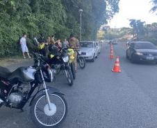  Com a Operação Ímpetus, PM apreende 16 veículos e encaminha cinco pessoas em Colombo (PR)