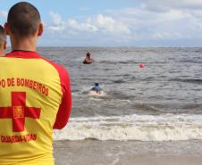 Mortes por afogamento caem 53,3% nas praias do Paraná durante a temporada de verão