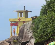 Mortes por afogamento caem 53,3% nas praias do Paraná durante a temporada de verão