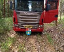 Caminhão é recuperado pela PM em Caetano Mendes, nos Campos Gerais
