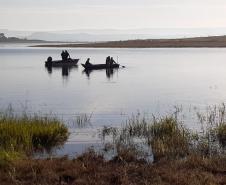 Polícia Ambiental flagra dupla pescando com redes em represa no Norte Pioneiro do estado