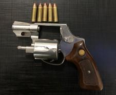 BPAmb-FV apreende armas de fogo, materiais de pesca e prende duas pessoas em situações distintas no Centro-Sul do estado