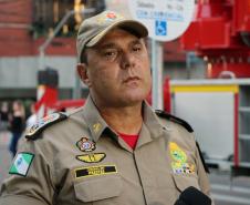 Bombeiros e Banda de Música da PM levam música a moradores em isolamento social em Curitiba