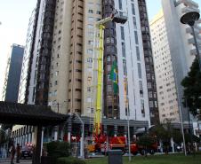 Bombeiros e Banda de Música da PM levam música a moradores em isolamento social em Curitiba