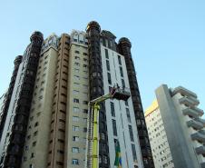 Bombeiros e Banda de Música da PM levam música a moradores em isolamento social em Curitiba