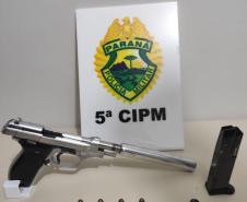 Em situações distintas, PM prende duas pessoas e apreende duas pistolas no Noroeste do estado