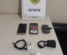 Em Palmeira, PM encaminha autor de agressão e prende dupla que lançou celulares para dentro de delegacia