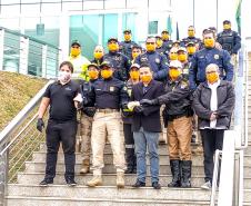Batalhão de Trânsito promove blitz de conscientização ao Maio Amarelo na Linha Verde, em Curitiba