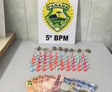 PM encaminha cinco pessoas e apreende diversas porções de drogas no Norte do estado