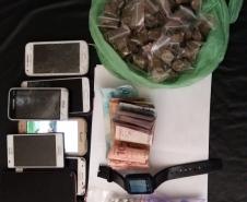 No Norte do estado, PM prende dupla e apreende mais de 100 porções de drogas