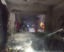 Durante combate a incêndio em apartamento, bombeiros encontram 20 armas de fogo em Curitiba