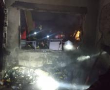 Durante combate a incêndio em apartamento, bombeiros encontram 20 armas de fogo em Curitiba