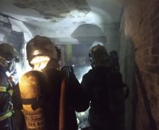 Durante combate a incêndio em apartamento, bombeiros encontram 20 armas de fogo em Curitiba