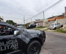 BOPE e Inteligência da PM localizam integrante de facção criminosa e apreendem armas e carro clonado em Araucária (PR), na RMC