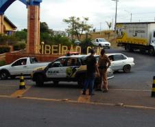 Durante fase da Operação Ostensividade II no Norte Pioneiro do Paraná, drogas são apreendidas e cidadãos são orientados