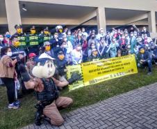 Órgãos envolvidos com o Maio Amarelo homenageiam profissionais da saúde de 12 hospitais de Curitiba