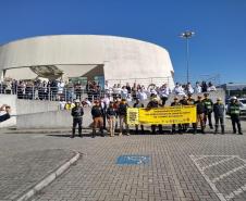 Órgãos envolvidos com o Maio Amarelo homenageiam profissionais da saúde de 12 hospitais de Curitiba