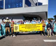 Órgãos envolvidos com o Maio Amarelo homenageiam profissionais da saúde de 12 hospitais de Curitiba