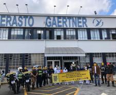 Órgãos envolvidos com o Maio Amarelo homenageiam profissionais da saúde de 12 hospitais de Curitiba