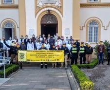 Órgãos envolvidos com o Maio Amarelo homenageiam profissionais da saúde de 12 hospitais de Curitiba