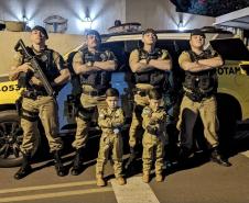ROTAM doa farda para irmãos gêmeos admiradores da PM em Colorado (PR)