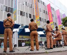 Banda de Música da PM faz homenagem para profissionais de saúde do hospital Pequeno Príncipe