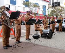 Banda de Música da PM faz homenagem para profissionais de saúde do hospital Pequeno Príncipe