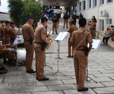 Banda de Música da PM faz homenagem para enfermeiros do Hospital da PM no Dia Internacional da Enfermagem