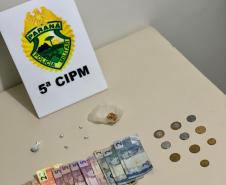 ROTAM prende três homens e apreende 72 porções de drogas e dinheiro no Noroeste do estado