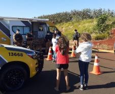 Parceria da PM com empresas privadas resulta na arrecadação de uma tonelada de ração para ser doada a comunidades carentes no Norte do estado