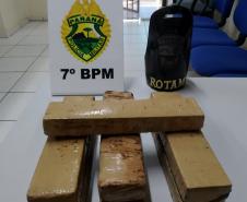 Em ações distintas, PM apreende cerca de 600 caixas de cigarros contrabandeados e prende cinco pessoas no Noroeste do Paraná