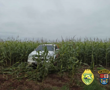 No Oeste do estado, PM apreende dois carros carregados com cigarros contrabandeados