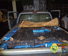 No Oeste do estado, PM apreende dois carros carregados com cigarros contrabandeados