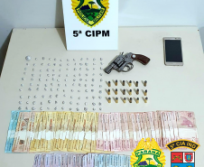 PM prende dois homens e apreende 119 pedras de crack e arma de fogo no Noroeste do estado