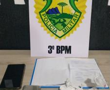 PM apreende oito tabletes de maconha, uma arma de fogo e encaminha duas pessoas, no Sudoeste do Paraná