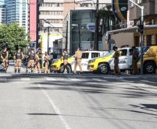 Manifestação Praça Santos Andrade e Palácio Iguaçu