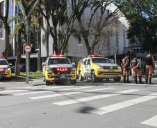 Manifestação Praça Santos Andrade e Palácio Iguaçu