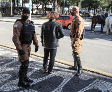 Manifestação Praça Santos Andrade e Palácio Iguaçu