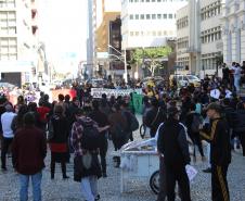 Manifestação Praça Santos Andrade e Palácio Iguaçu