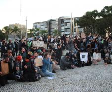 Manifestação Praça Santos Andrade e Palácio Iguaçu