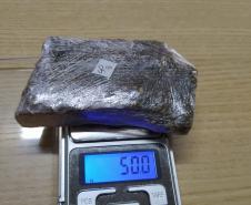 No Sudeste do estado, PM apreende 33 porções de drogas e uma arma de fogo em situações distintas