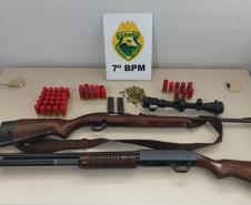 Em ações distintas, policiais militares apreendem armas de fogo, cigarros contrabandeados e recuperam um veículo roubado, no Noroeste do Paraná