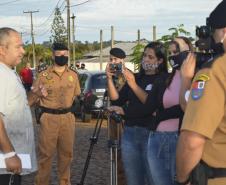 Soldado da PM ferido ao abordar suspeito em posto de combustíveis recebe alta do hospital e homenagem em Foz do Iguaçu