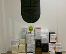 BPFron apreende 40 mil pacotes de cigarros e 98 caixas de vinhos contrabandeados no Oeste do estado