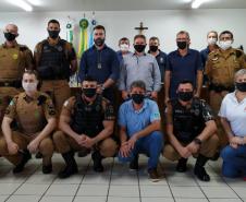 Policiais militares são homenageados por atuação em situação de cárcere privado em Capitão Leônidas Marques (PR)