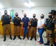 Policiais militares são homenageados por atuação em situação de cárcere privado em Capitão Leônidas Marques (PR)