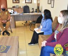 Alunos fazem carta de homenagem aos policiais militares de Londrina (PR)