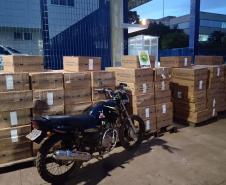 Movimentação na beira do Lago Itaipu leva BPFron a apreender 105 caixas de cigarros e moto no Oeste do estado