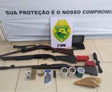 Oito armas são apreendidas e três foragidos da justiça encaminhados pela PM durante o fim de semana