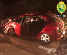 Homem causa acidente ao tentar fugir da PM e acaba preso em Wenceslau Braz (PR)